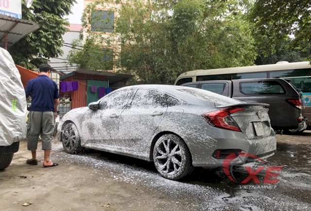Rửa xe sạch sẽ