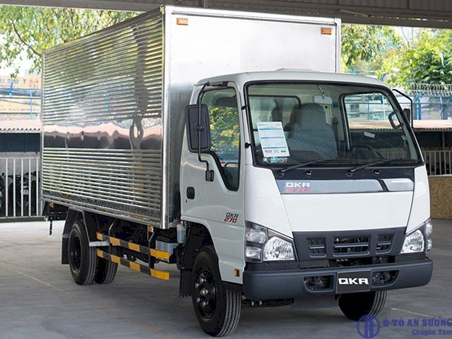 Giá xe tải Isuzu 2t4 thùng kín lăn bánh