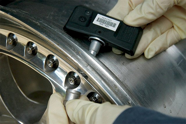 Bộ cảm biến áp suất lốp sử dụng dạng van lắp trong