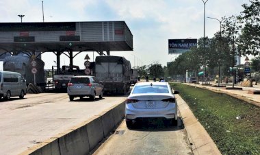 Ôtô chạy vào làn xe máy tránh trạm thu phí có thể bị phạt hơn 10 triệu