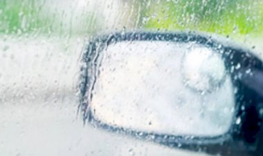 Dành cho lái mới: Phải làm gì khi gương chiếu hậu đọng nước?