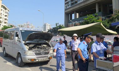 Vì sao gắn tem đăng kiểm riêng cho xe khách, xe tải?