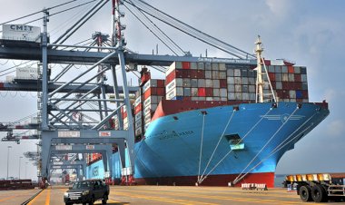 Vì sao Việt Nam chưa sản xuất container?