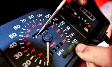 Mua xe cũ: Đừng chỉ dựa vào đồng hồ công-tơ-mét