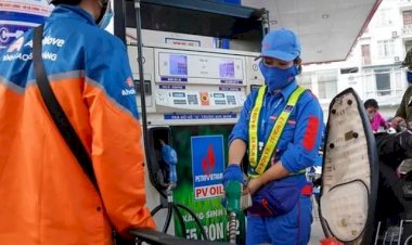 Giá xăng giảm nhẹ 410 đồng/lít sau 7 lần tăng liên tiếp