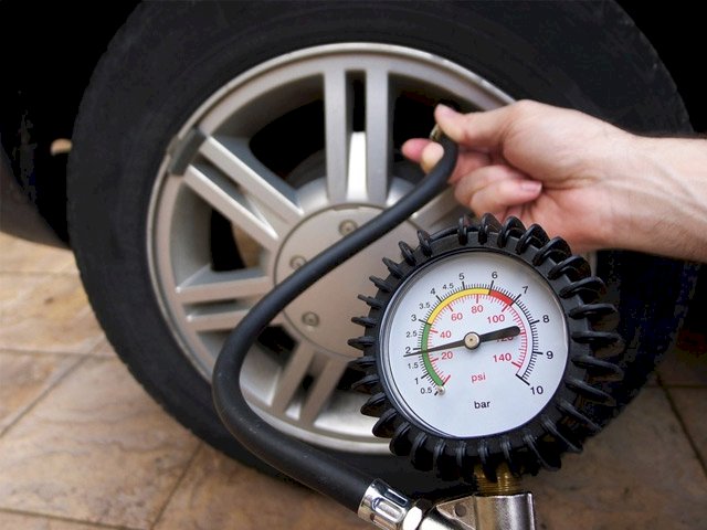 Tại sao lại phải kiểm tra áp suất lốp xe?