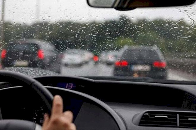 10 mẹo lái xe an toàn trong thời tiết mưa gió