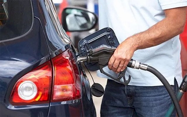 Đề xuất giảm 50% thuế tiêu thụ đặc biệt, VAT với xăng dầu