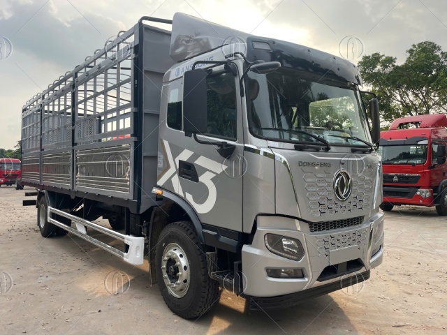 Dongfeng X3 180L thùng mui bạt thiết kế hiện đại Dongfeng X3 180L thùng mui bạt thiết kế hiện đại