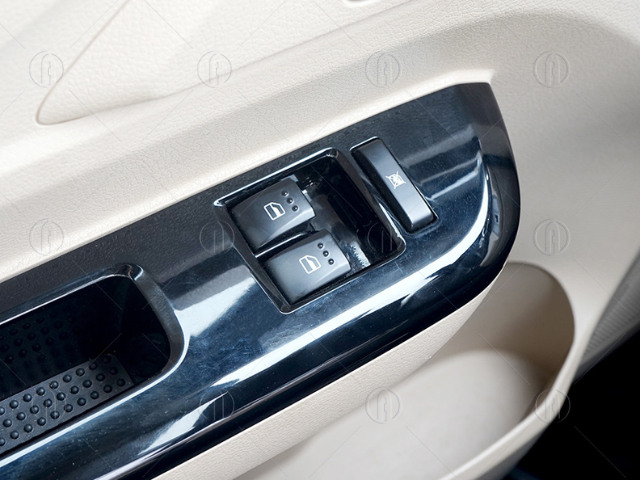 K&iacute;nh chỉnh điện thao t&aacute;c đơn giản bằng n&uacute;t bấm