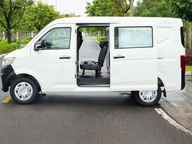 Thiết kế cửa l&ugrave;a 2 b&ecirc;n tiện bốc xếp h&agrave;ng h&oacute;a