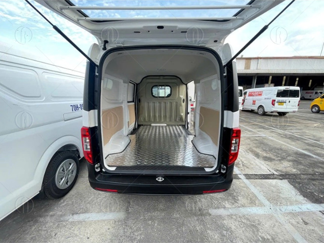 S&agrave;n nh&ocirc;m c&oacute; v&acirc;n chống trượt