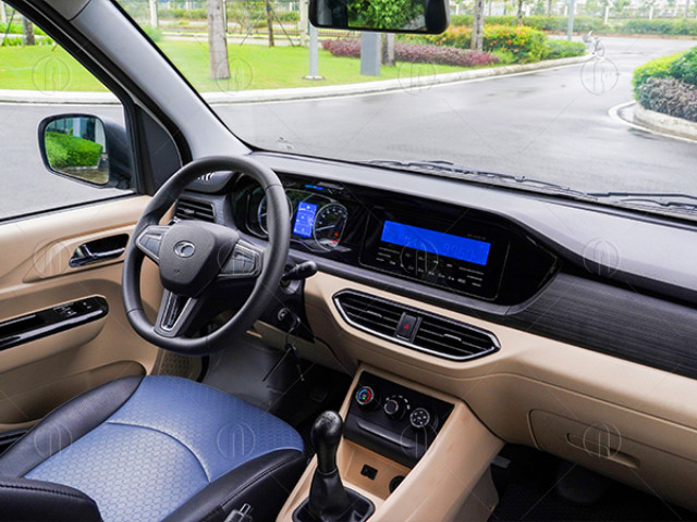 Khoang l&aacute;i thiết kế sang trọng v&agrave; tiện nghi