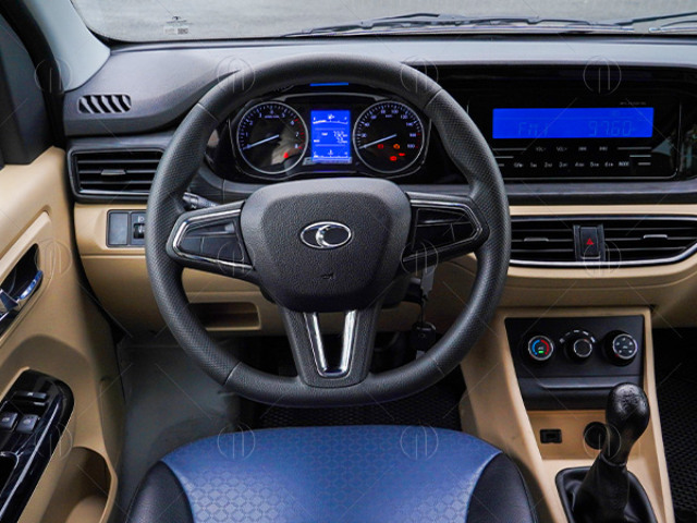 V&ocirc; lăng, cụm đồng hồ v&agrave; m&agrave;n h&igrave;nh trung t&acirc;m liền mạch