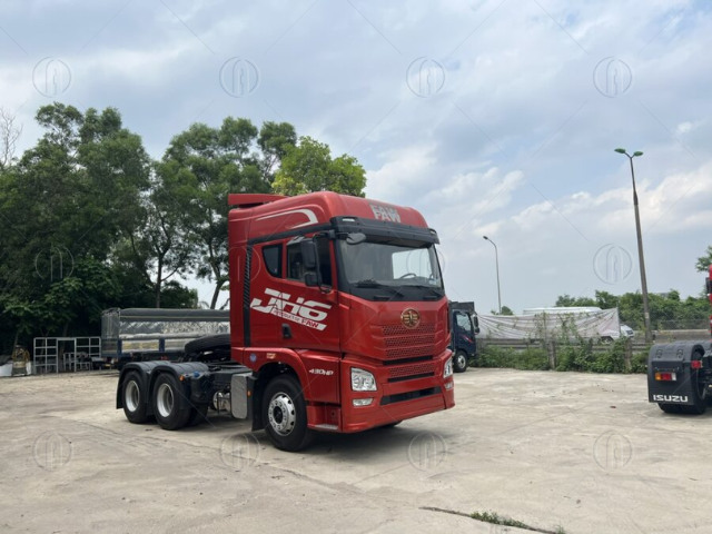 Mặt ga lăng chia tầng thiết kế hình chữ V có lưới tản nhiệt lấy gió