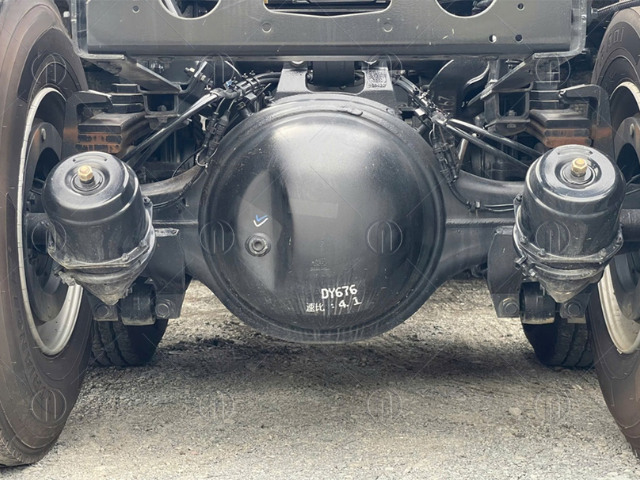 Cầu chủ động 6x4, đa dạng tỷ số truyền như 4.1