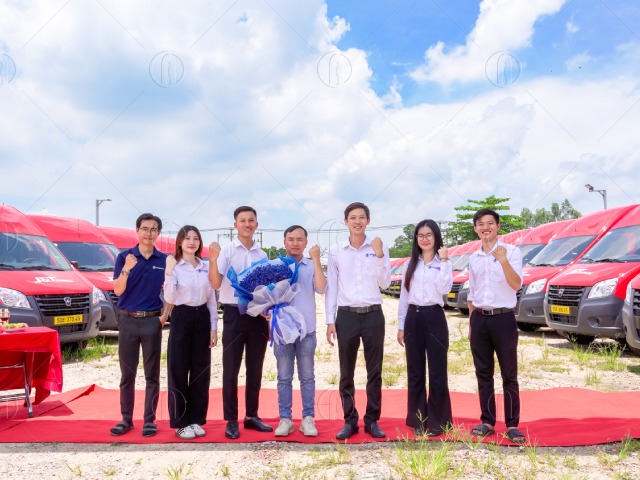 An Sương Group bàn giao 101 xe Van GAZ cho J&T Express An Sương Group bàn giao 101 xe Van GAZ cho J&T Express