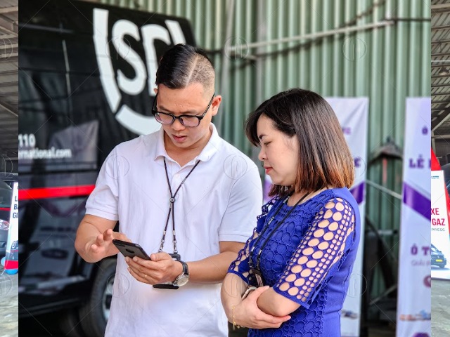 Hình ảnh bàn giao xe tải van Gaz đến từ SF Express