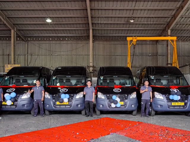 Đội ngũ của SF Express sẵn sàng nhận xe