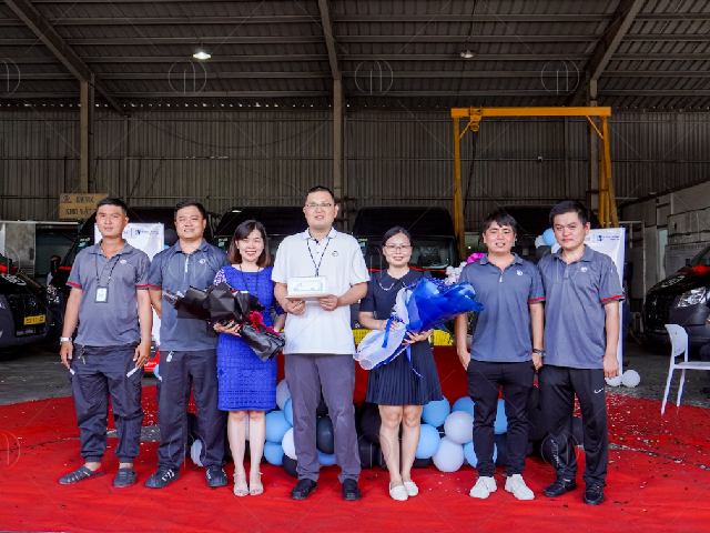 Chụp hình lưu niệm tại An Sương Group