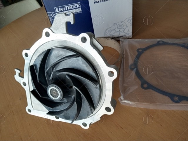 Bơm nước xe đầu kéo Mỹ Maxxforce giúp làm mát động cơ ổn định tránh quá nhiệt khi vận hành đường dài