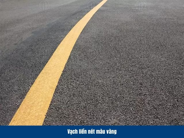 Vạch kẻ đường m&agrave;u v&agrave;ng dạng liền được d&ugrave;ng để ph&acirc;n t&aacute;ch hai chiều xe chạy