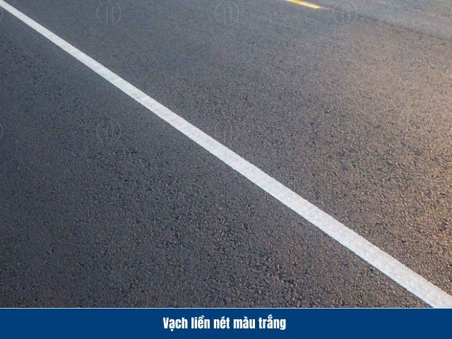 H&igrave;nh ảnh vạch kẻ đường dạng liền n&eacute;t m&agrave;u trắng