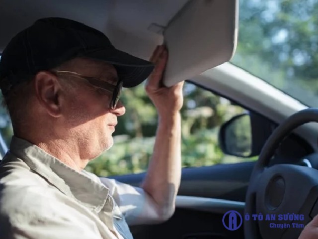 Tránh để gió thổi trực tiếp vào mắt giúp tỉnh táo khi lái xe