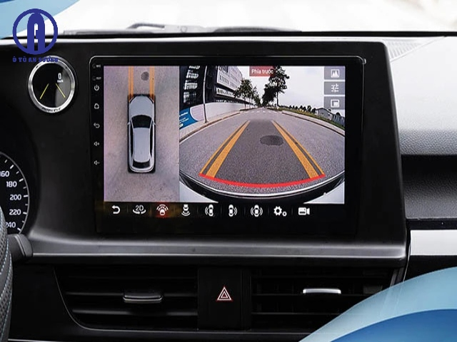 Camera lùi ô tô được bật tự động