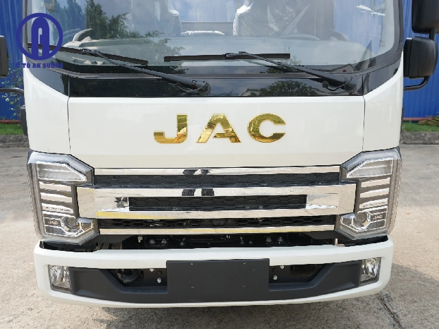 Hình: Cụm đèn xe và mặt ga lăng JAC N200S E5