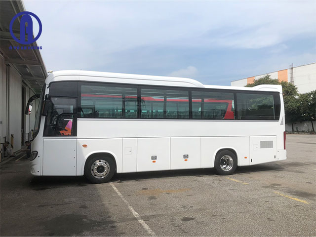 Daewoo G8 29 chỗ màu trắng