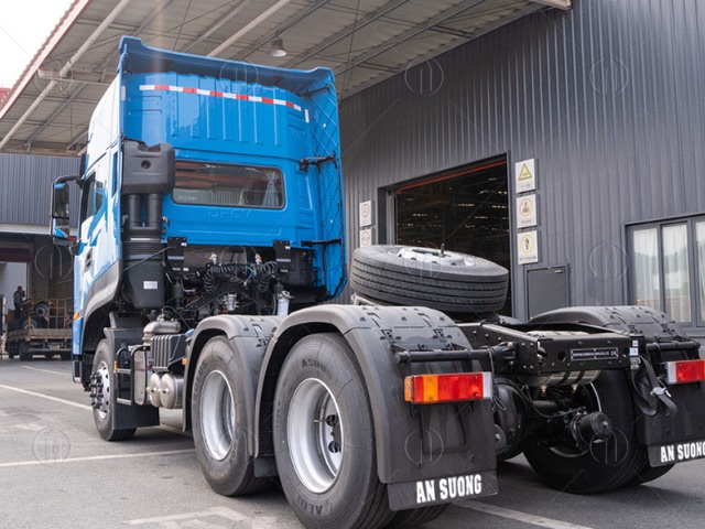 Khung gầm xe đầu kéo Dongfeng X7 420HP