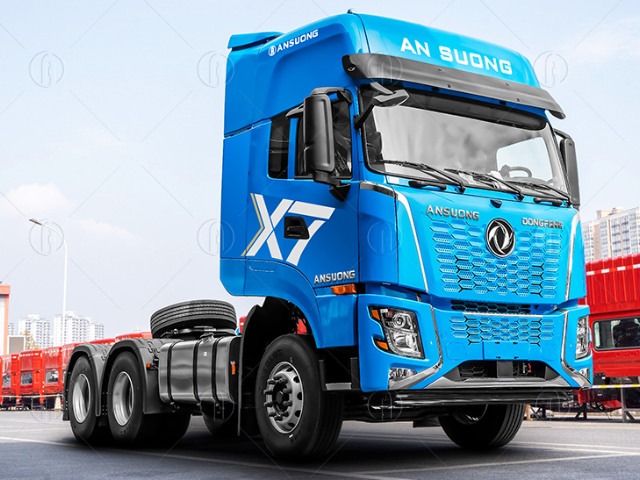 Xe đầu kéo Dongfeng động cơ mạnh mẽ