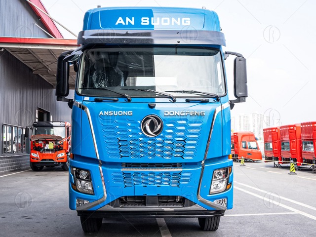 Ngoại thất xe đầu kéo Dongfeng X7 cầu dầu 445HP