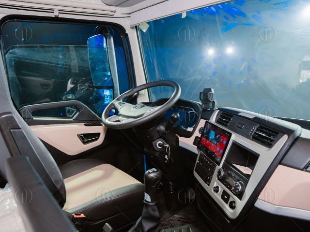 Xe đầu kéo Dongfeng X7 385HP tiện nghi