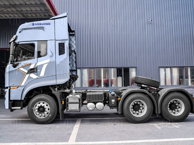 Xe đầu kéo Dongfeng X7 445HP hành bền bỉ trên mọi địa hình