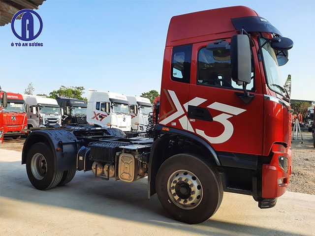 Đầu kéo Dongfeng X3 có ngoại hình mạnh mẽ, hiện đại