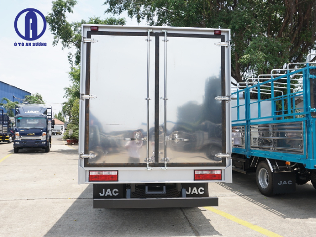 Hình: Đuôi xe tải JAC N350S E5