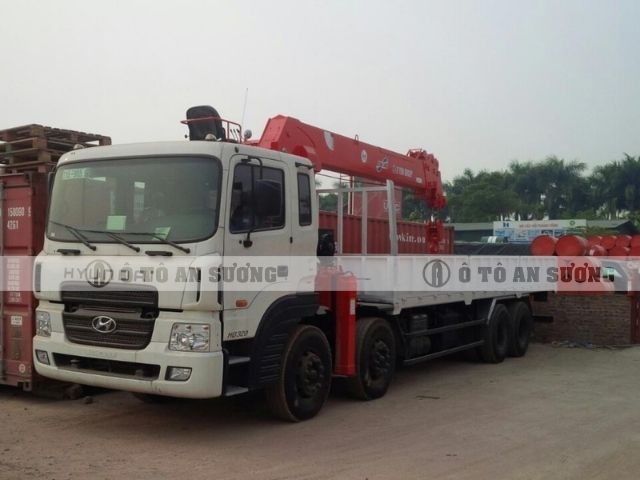 Xe tải gắn cẩu tự hành là loại xe tải thùng phổ biến Xe tải gắn cẩu tự hành là loại xe tải thùng phổ biến