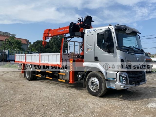 Xe tải Chenglong nổi bật trong phân khúc xe tải gắn cẩu với thùng xe dài Xe tải Chenglong nổi bật trong phân khúc xe tải gắn cẩu với thùng xe dài