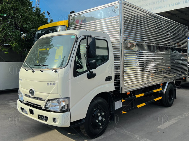 Xe tải Hino 300 XZU650 Euro 4 tải 7 tấn 4