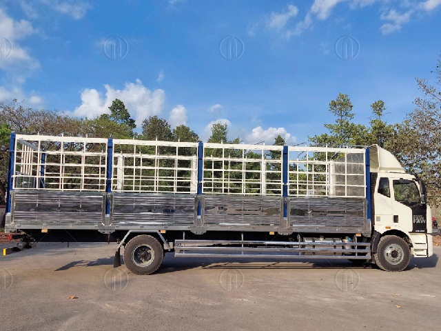 Xe tải Faw J6L thùng dài 9m7 Xe tải Faw J6L thùng dài 9m7