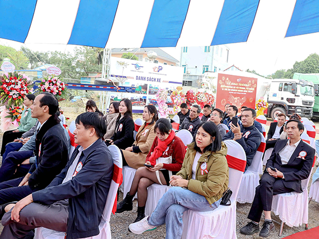 Hơn 100 đơn vị vận tải tham dự lễ khai trương Showroom Đông Phát