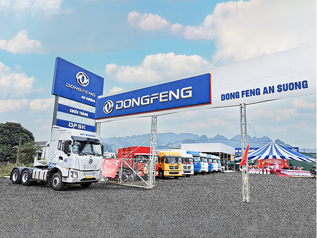Showroom Đông Phát tọa lạc tại Ngã Ba Sỏi, Lạc Thủy, Hòa Bình