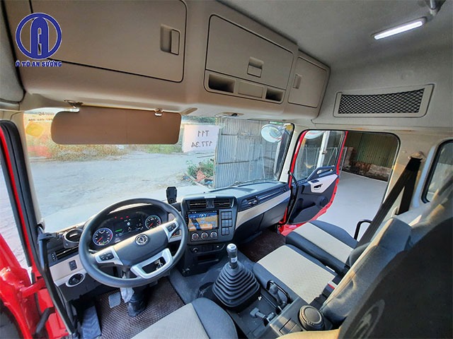 Không gian cabin Dongfeng X3 rộng rãi, tiện nghi