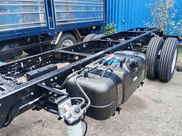 Khung gầm xe hình thang từ thép chắc chắn