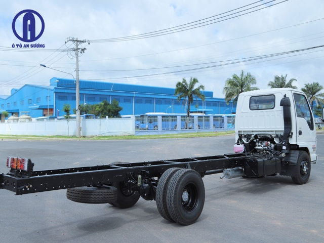 Hình: Khung gầm xe tải Isuzu 1t9