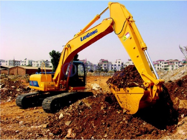 Đặc điểm nổi trội của máy xúc đào Liugong CLG225C cần biết trước khi mua