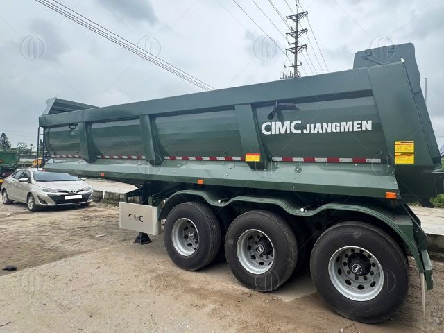 Thùng hàng gia cố chắc chắn, cửa sau rộng Thùng hàng gia cố chắc chắn, cửa sau rộng