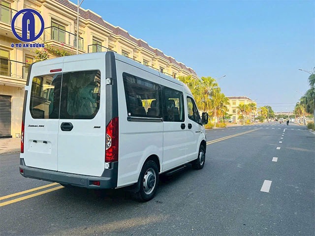 Ngoại thất xe khách Gaz 11 chỗ Minibus Sobol NN A69S12 E5 ghi điểm mạnh mẽ